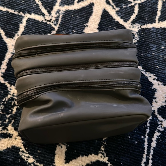 Prescriptives medium size makeup bag - Picture 1 of 2